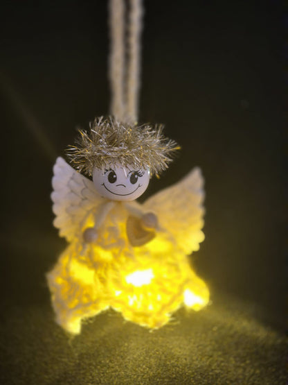 Gehäkelte kleine Engel mit Licht zum Aufhängen (Set)