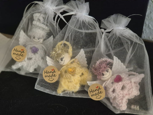 Gehäkelte kleine Engel mit Licht zum Aufhängen (Set)